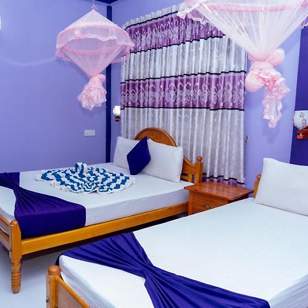 Snp Star Guest House Тринкомали Экстерьер фото