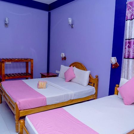 Snp Star Guest House Тринкомали Экстерьер фото