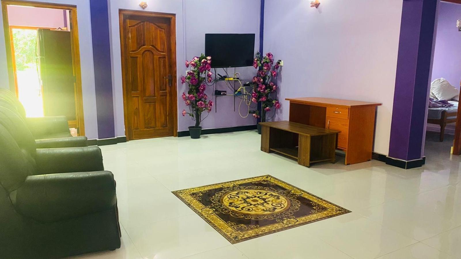 Snp Star Guest House Тринкомали Экстерьер фото
