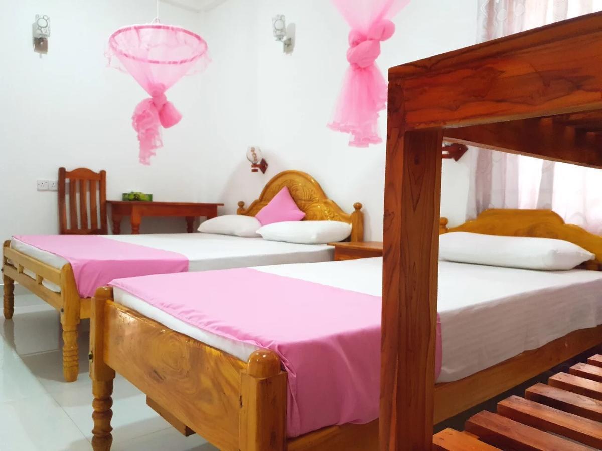Snp Star Guest House Тринкомали Экстерьер фото